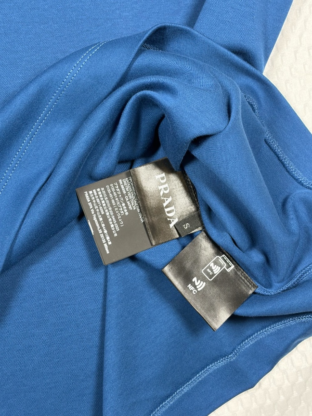 AUTHENTIC PRADA MEN'S BLUE COTTON TRIANGLE METAL LOGO T-SHIRT SMALL OVERSIZED - Picture 5 of 7